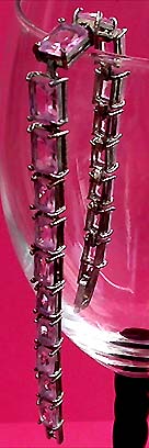 a beautiful vintage costume jewelry bracelet unsigned