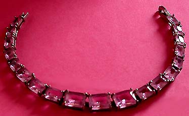 a beautiful vintage costume jewelry bracelet unsigned