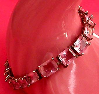 a beautiful vintage costume jewelry bracelet unsigned