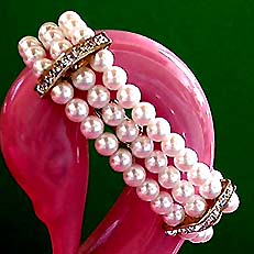 a beautiful vintage costume jewelry crystal rhinestone bracelet