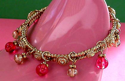 a beautiful vintage costume jewelry bracelet unsigned