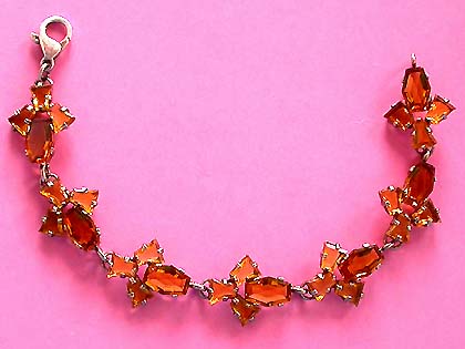 a beautiful vintage costume jewelry bracelet unsigned