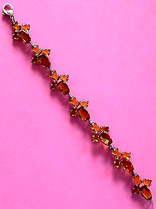 a beautiful vintage costume jewelry bracelet unsigned