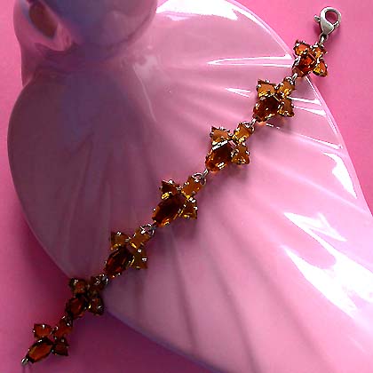 a beautiful vintage costume jewelry bracelet unsigned