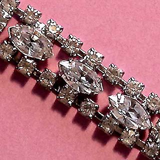 a beautiful vintage costume jewelry bracelet unsigned