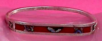 a beautiful vintage costume jewelry bracelet unsigned
