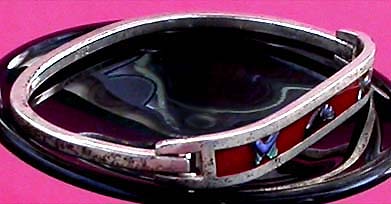 a beautiful vintage costume jewelry bracelet unsigned