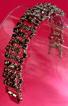 a beautiful vintage costume jewelry bracelet unsigned