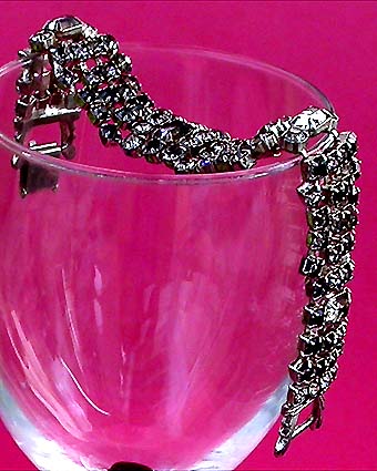 a beautiful vintage costume jewelry bracelet unsigned