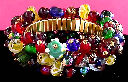 a beautiful vintage costume jewelry bracelet unsigned