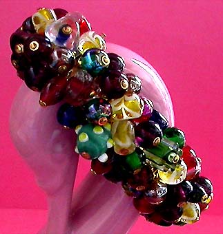 a beautiful vintage costume jewelry bracelet unsigned