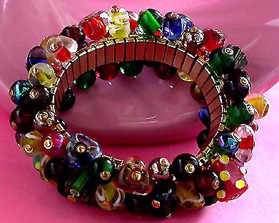 a beautiful vintage costume jewelry bracelet unsigned