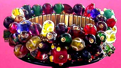 a beautiful vintage costume jewelry bracelet unsigned
