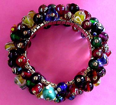 a beautiful vintage costume jewelry bracelet unsigned