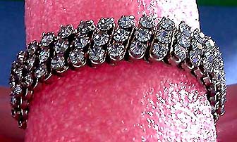 a beautiful vintage costume jewelry bracelet unsigned