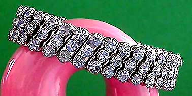 a beautiful vintage costume jewelry bracelet unsigned