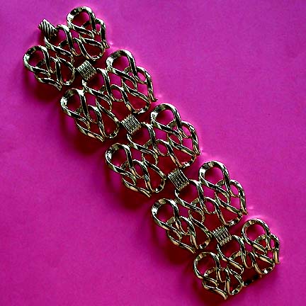 a beautiful vintage costume jewelry bracelet unsigned
