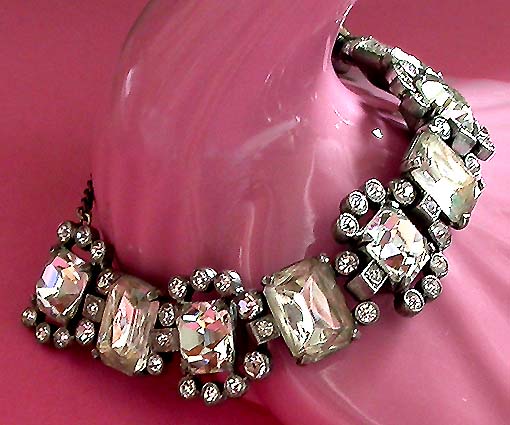 a beautiful vintage costume jewelry bracelet unsigned