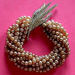 a beautiful vintage costume jewelry crystal rhinestone bracelet