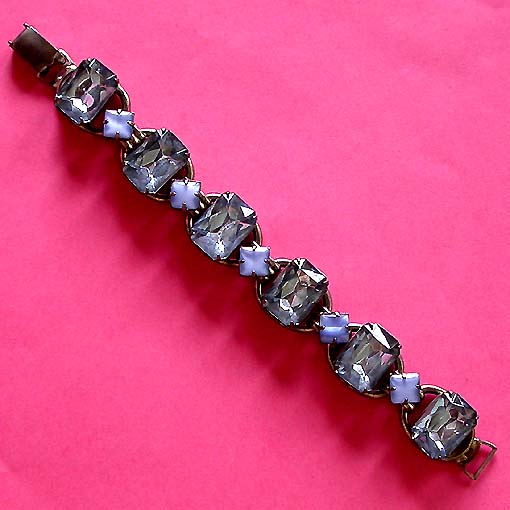 a beautiful vintage costume jewelry bracelet unsigned