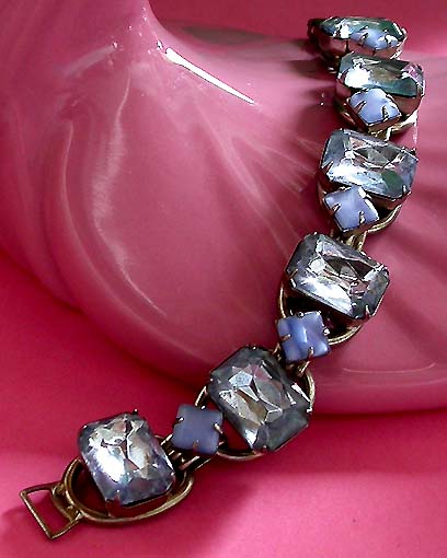 a beautiful vintage costume jewelry bracelet unsigned