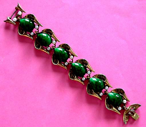 a beautiful vintage costume jewelry bracelet unsigned