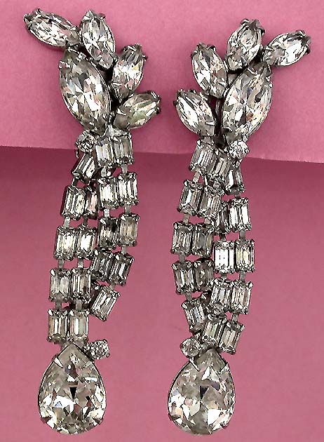 a beautiful vintage costume jewelry earrings unsigned