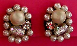 a beautiful vintage costume bridal jewelry necklace Lisner