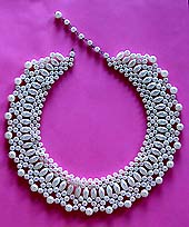 a beautiful vintage costume jewelry Brooch unsigned