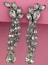 a beautiful vintage costume jewelry earrings unsigned