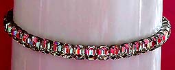 a beautiful vintage costume jewelry Brooch unsigned