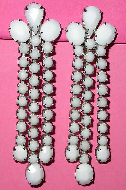 a beautiful vintage costume jewelry earrings unsigned
