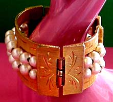 a beautiful vintage costume jewelry earrings unsigned