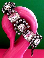 a beautiful vintage costume jewelry earrings unsigned