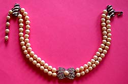a beautiful vintage costume jewelry earrings unsigned