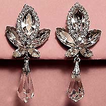 a beautiful vintage costume jewelry earrings unsigned