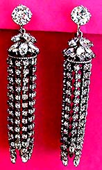 a beautiful vintage costume jewelry earrings unsigned