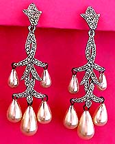 a beautiful vintage costume jewelry earrings unsigned