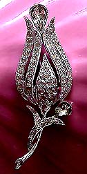 a beautiful vintage costume jewelry earrings unsigned