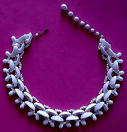 a beautiful vintage costume jewelry earrings unsigned
