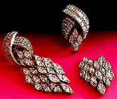 a beautiful vintage costume jewelry Juliana earrings unsigned