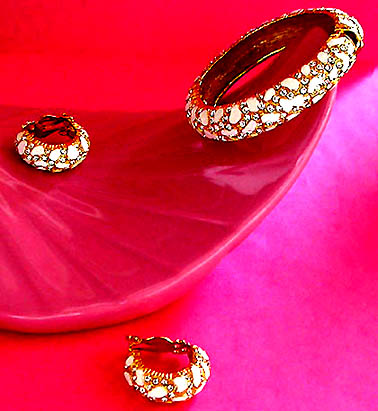 a beautiful vintage costume jewelry bridal necklaces