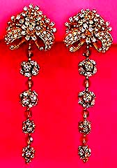 a beautiful vintage costume jewelry earrings unsigned