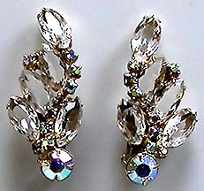 a beautiful vintage costume jewelry earrings unsigned