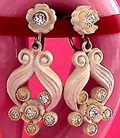 a beautiful vintage costume jewelry earrings unsigned