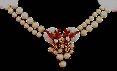a beautiful vintage costume jewelry necklace unsigned