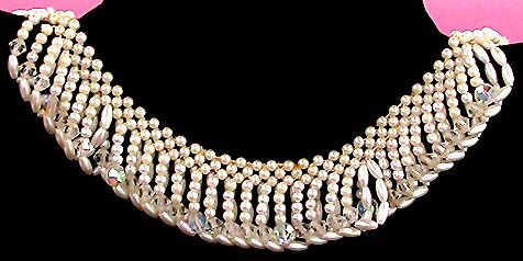 a beautiful vintage costume jewelry necklace unsigned
