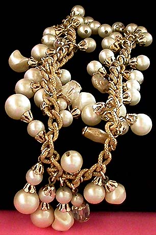 a beautiful vintage costume jewelry necklace unsigned