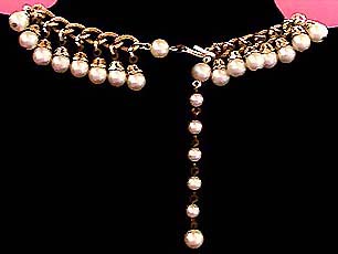 a beautiful vintage costume jewelry necklace unsigned