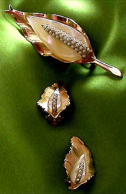 a beautiful vintage costume jewelry parure